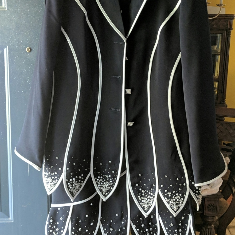 Skirt suit
